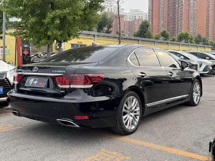 Фото 2 - Lexus LS
