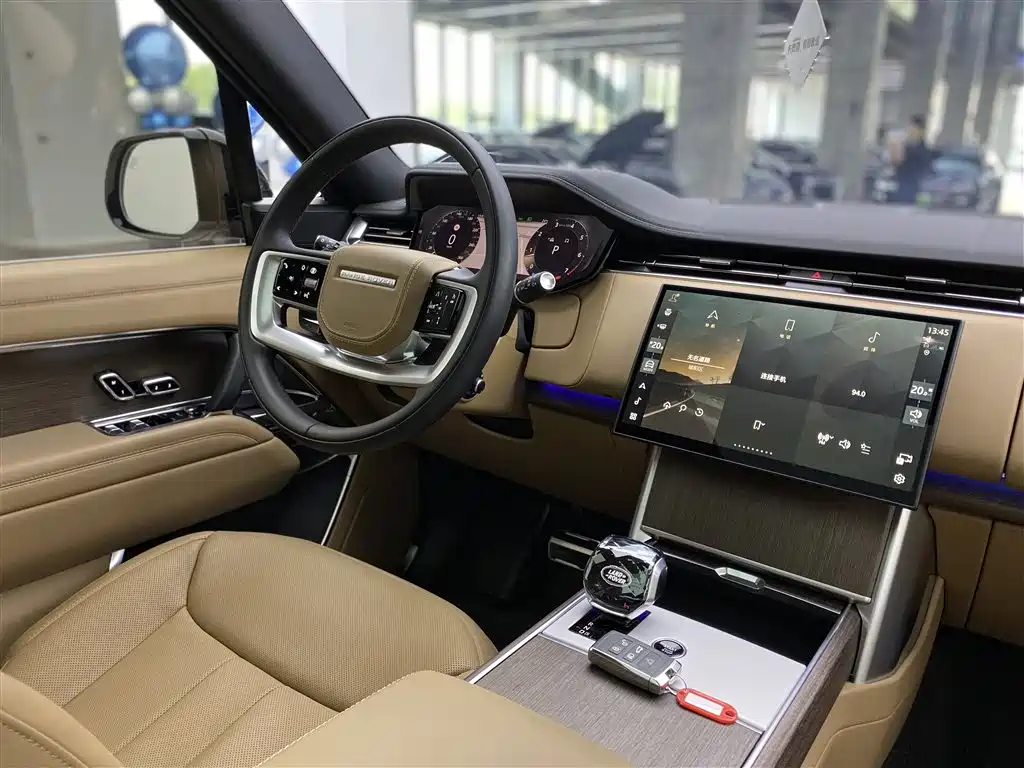Land Rover Range Rover 2024 3.0 L6 400PS Golden Age Extended 7-Seater фото 13