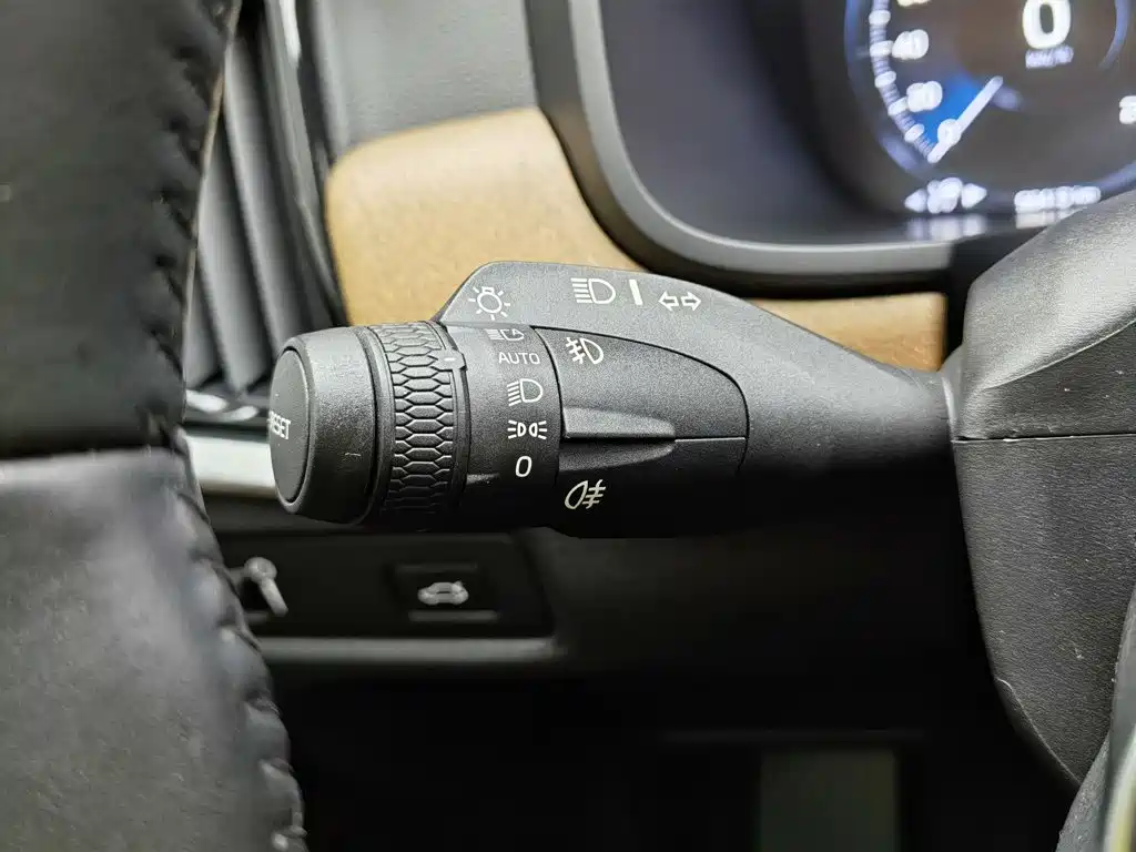 صورة 21 - Volvo S90