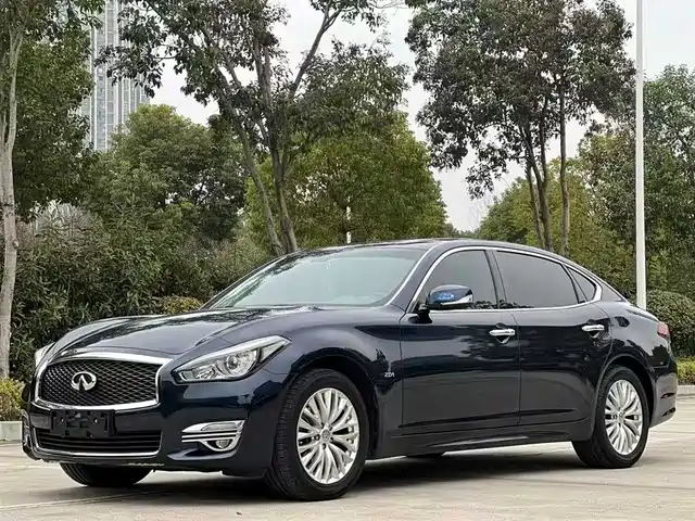 INFINITI Q70