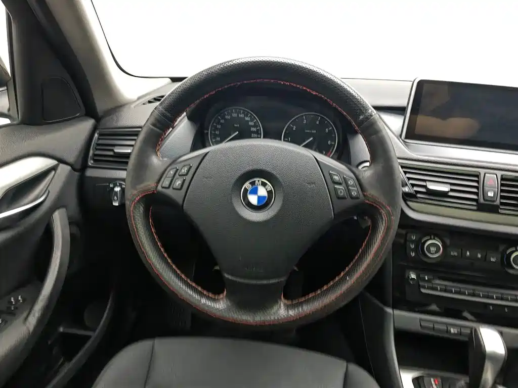 BMW X1 2013 sDrive18i Leading фото 11