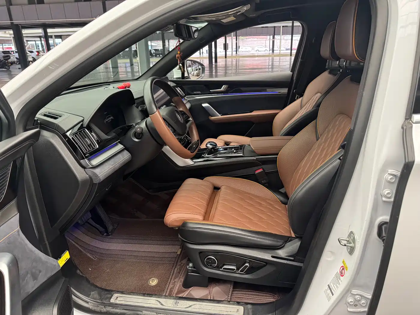 BYD Tang New Energy 2021 DM-i 112KM Honor фото 4