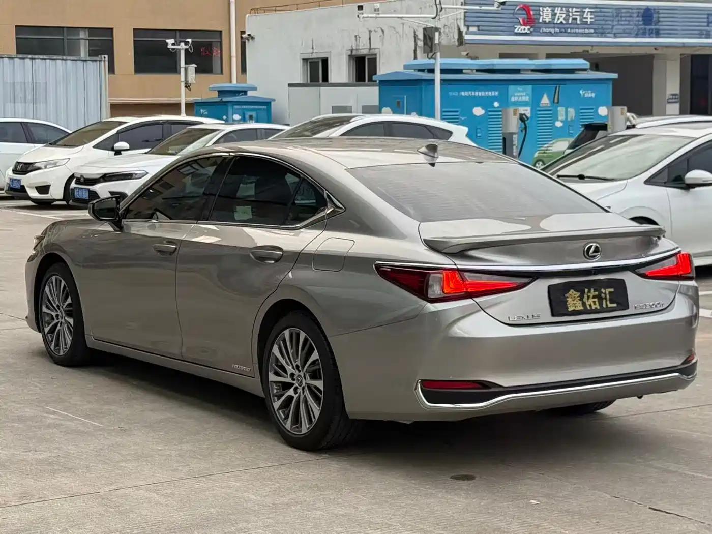 Lexus ES 2018 300h Premium Edition China V фото 8
