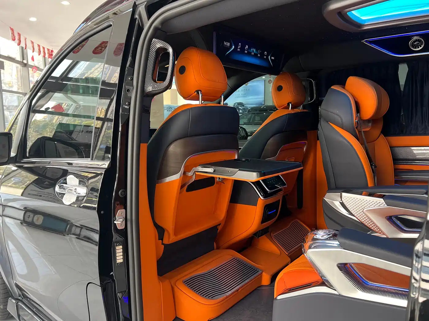 Mercedes-Benz Vito 2024 2.0T Business 7-Seater фото 12