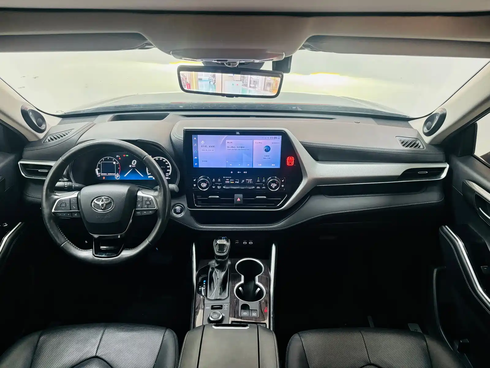 Photo 9 - Toyota Highlander