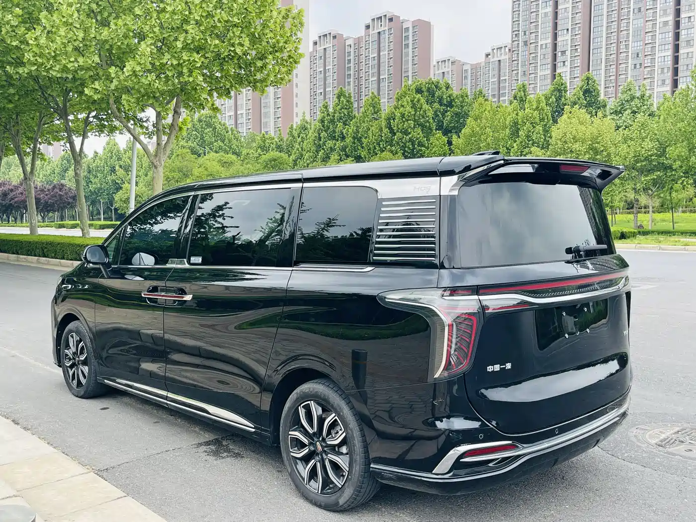 Hongqi HQ9 2023 2.0T Smart Connect Flag Enjoy Edition фото 29