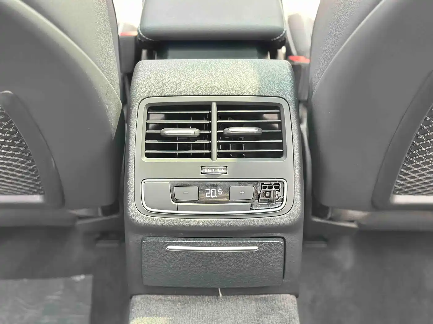 Audi A4L 2020 40 TFSI Luxury Dynamic фото 24