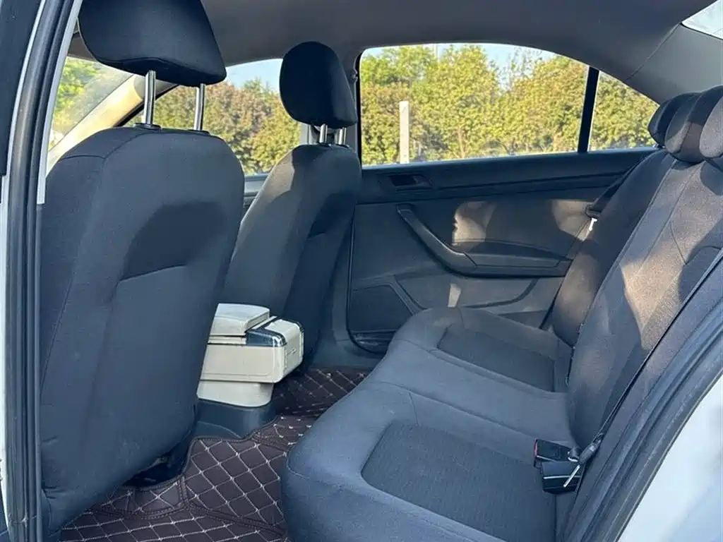 Volkswagen Santana 2013 1.6L Manual Trend Edition фото 7