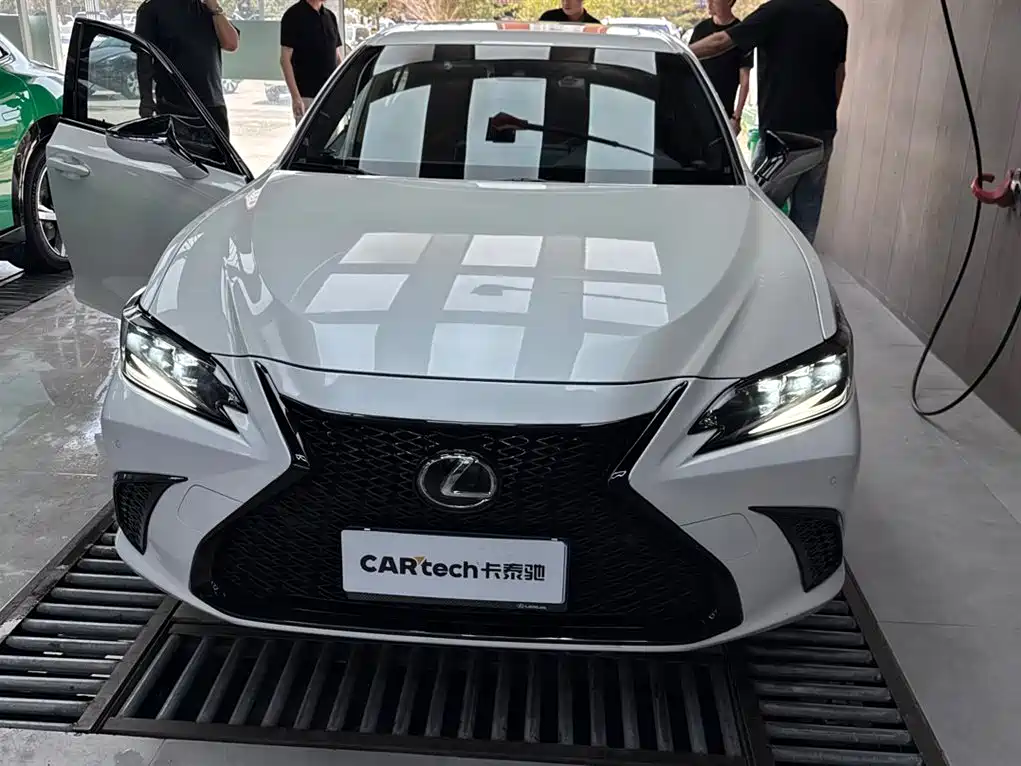 Lexus ES 2023 200 Excellence Edition фото 3