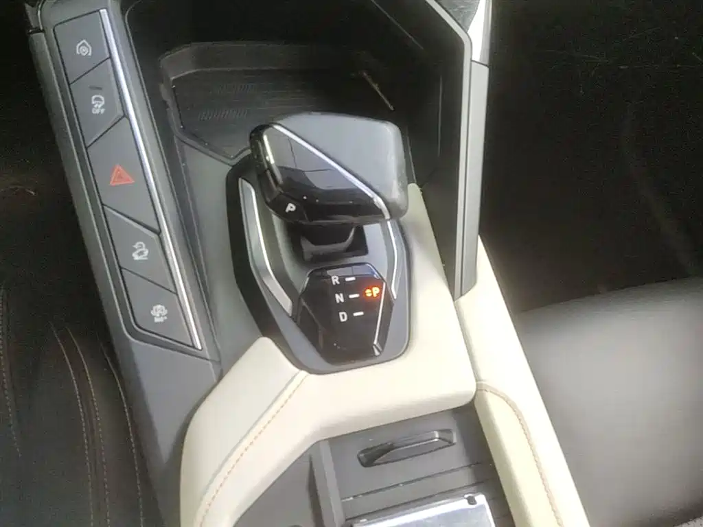 Lynk & Co 06 EM-P 2020 PHEV Plus фото 10