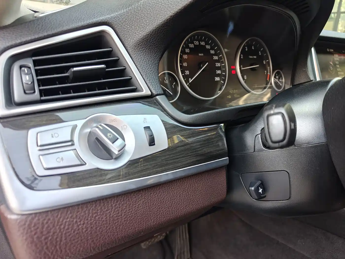 BMW 5 Series 2014 525Li Luxury Design Package фото 22