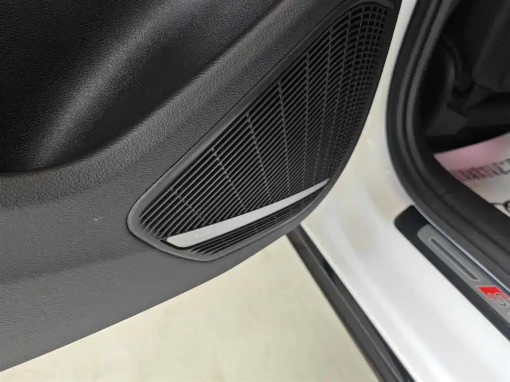 Audi A4L 2025 2 Million Celebration Edition 40 TFSI Luxury Dynamic B&O Starlight Night Edition фото 15