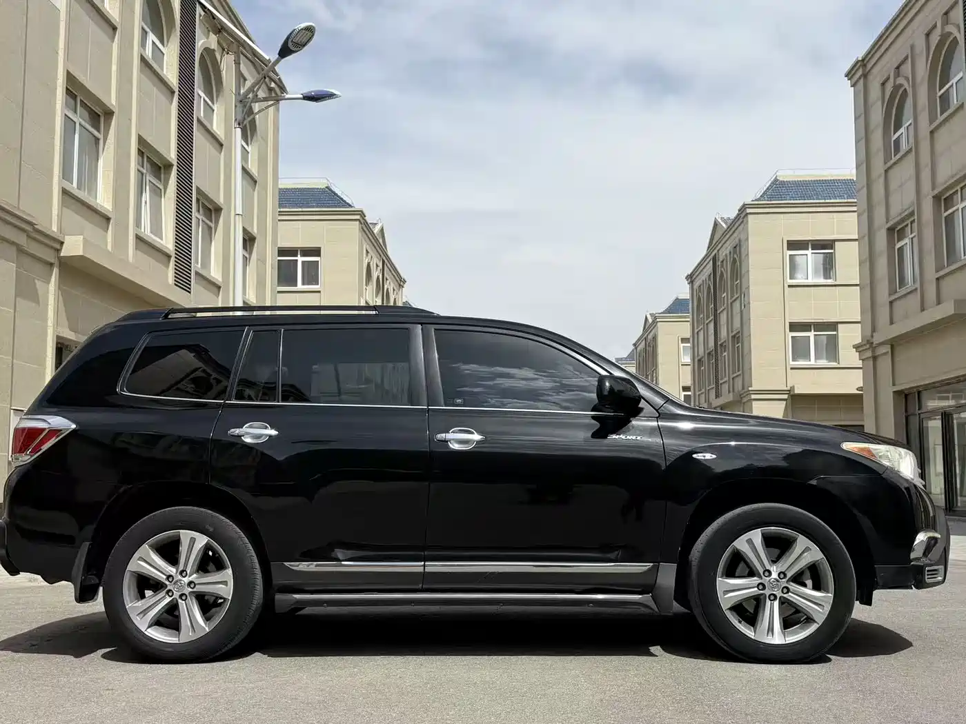 Toyota Highlander 2013 2.7L 2WD 5-seater Purple Gold Edition фото 8
