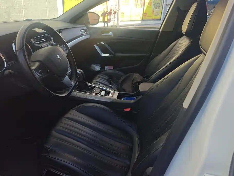 Photo 9 - Peugeot 408