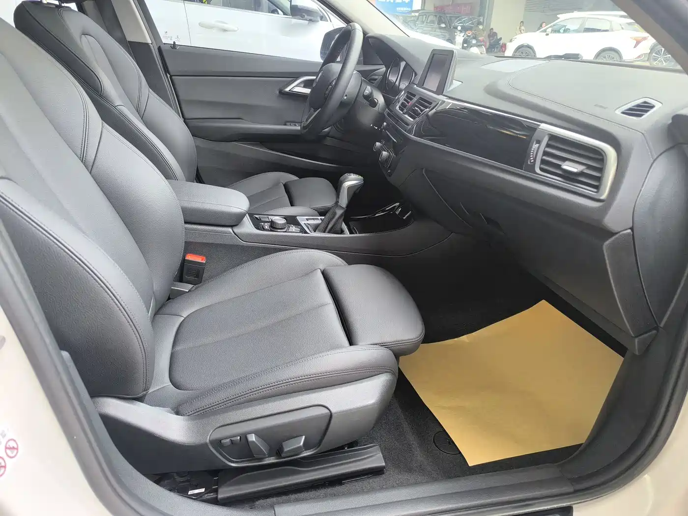 BMW 1 Series 2018 118i Sport Edition фото 6
