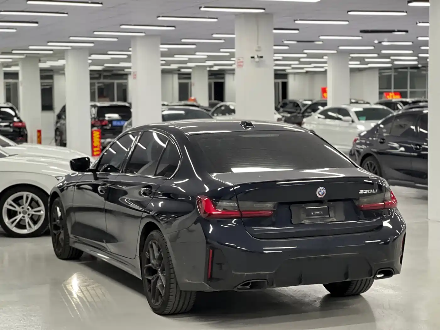 BMW 3 Series 2025 330Li Premium M Sport Night Edition фото 7