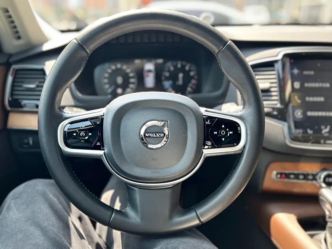 Фото 10 - Volvo XC90