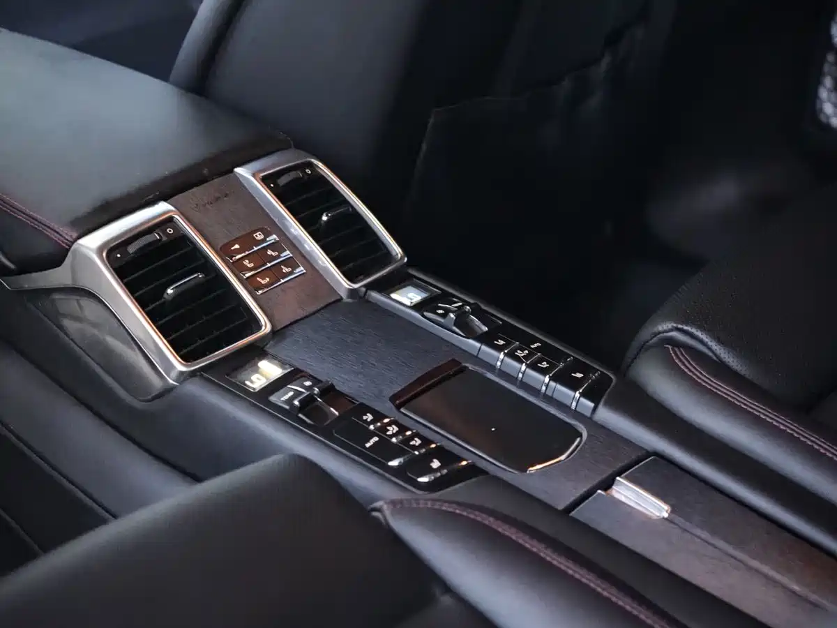 Porsche Panamera 2010 Model Panamera 4S 4.8L фото 21