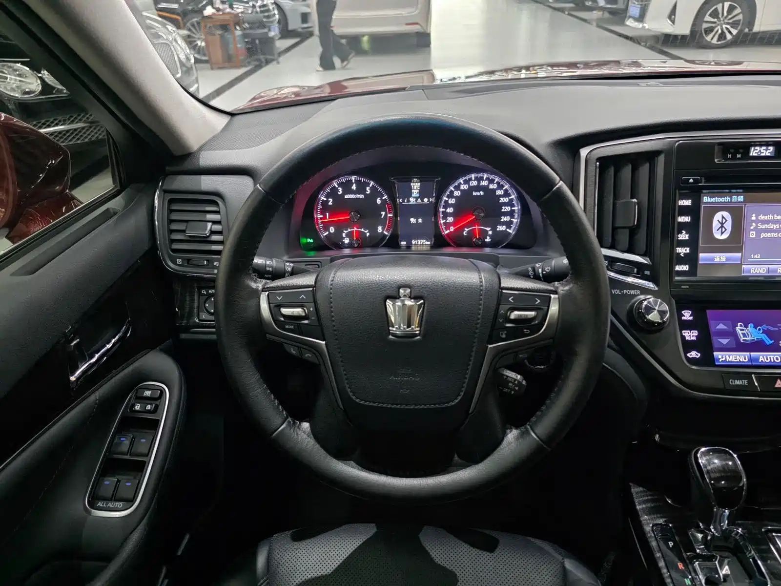صورة 14 - Toyota Crown