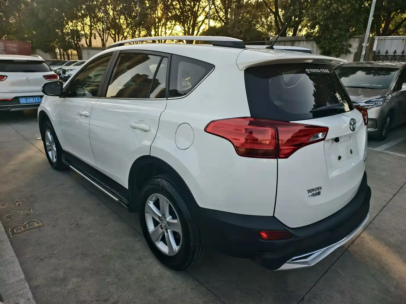 Toyota RAV4 Rongfang 2013 2.0L CVT 2WD Urban фото 7
