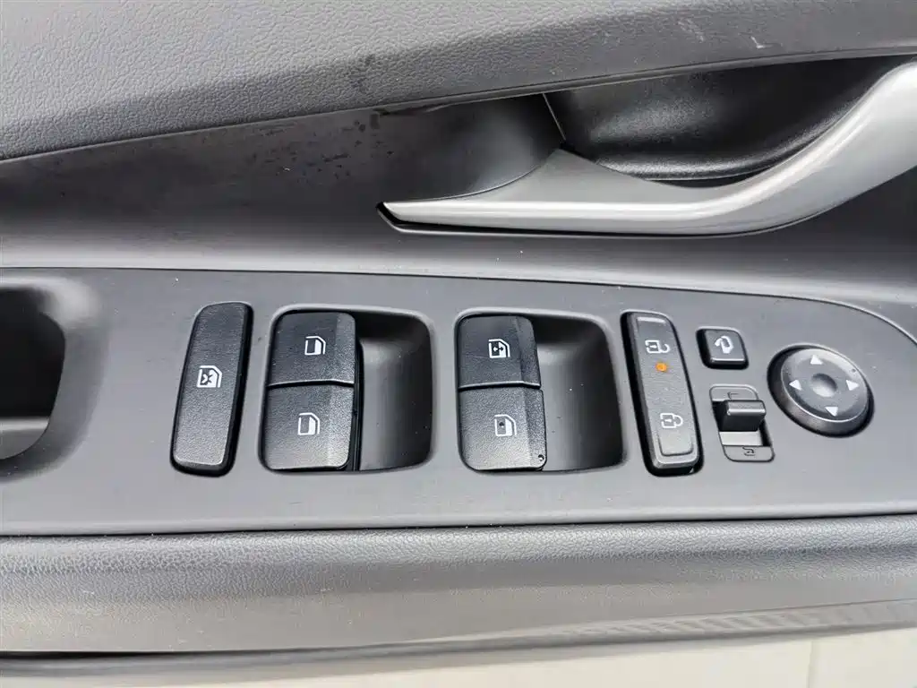 Hyundai Elantra 2023 1.5L CVT GLX Elite Edition фото 9