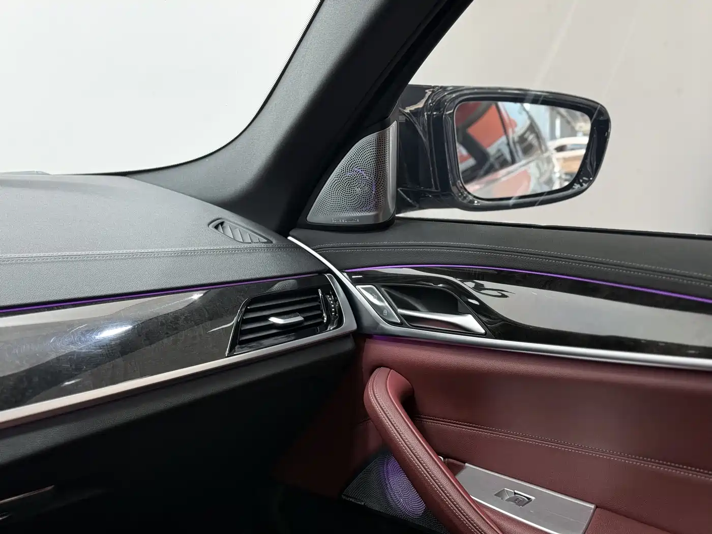 BMW 5 Series 2022 525Li M Sport Package фото 10
