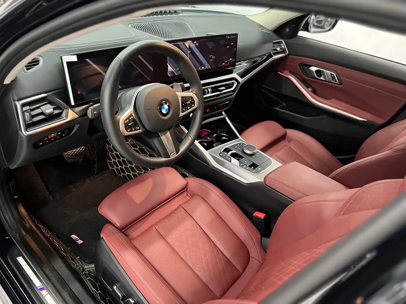 BMW 3 Series 2024 325Li M Sport Shadowline Package фото 4