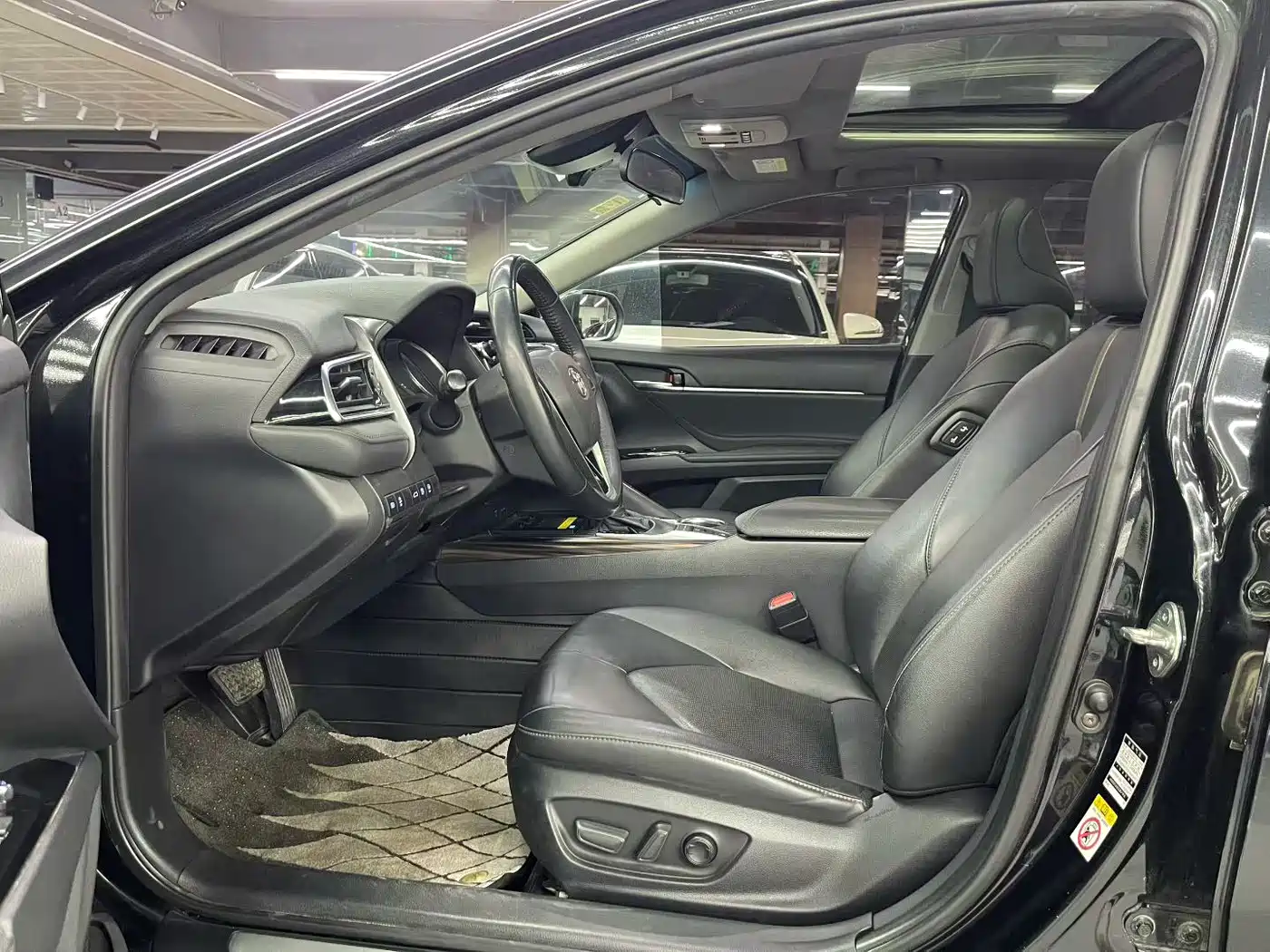 Toyota Camry 2018 2.5G Luxury Edition фото 6