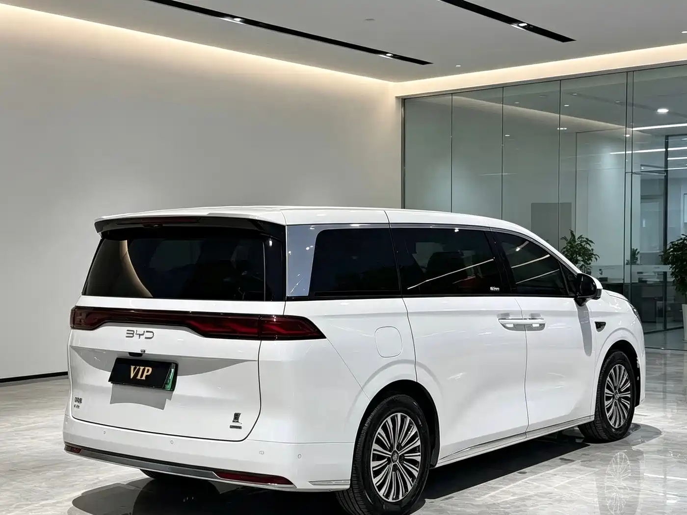 BYD Xia 2025 2025 DM-i 1.5T 180km Excellence