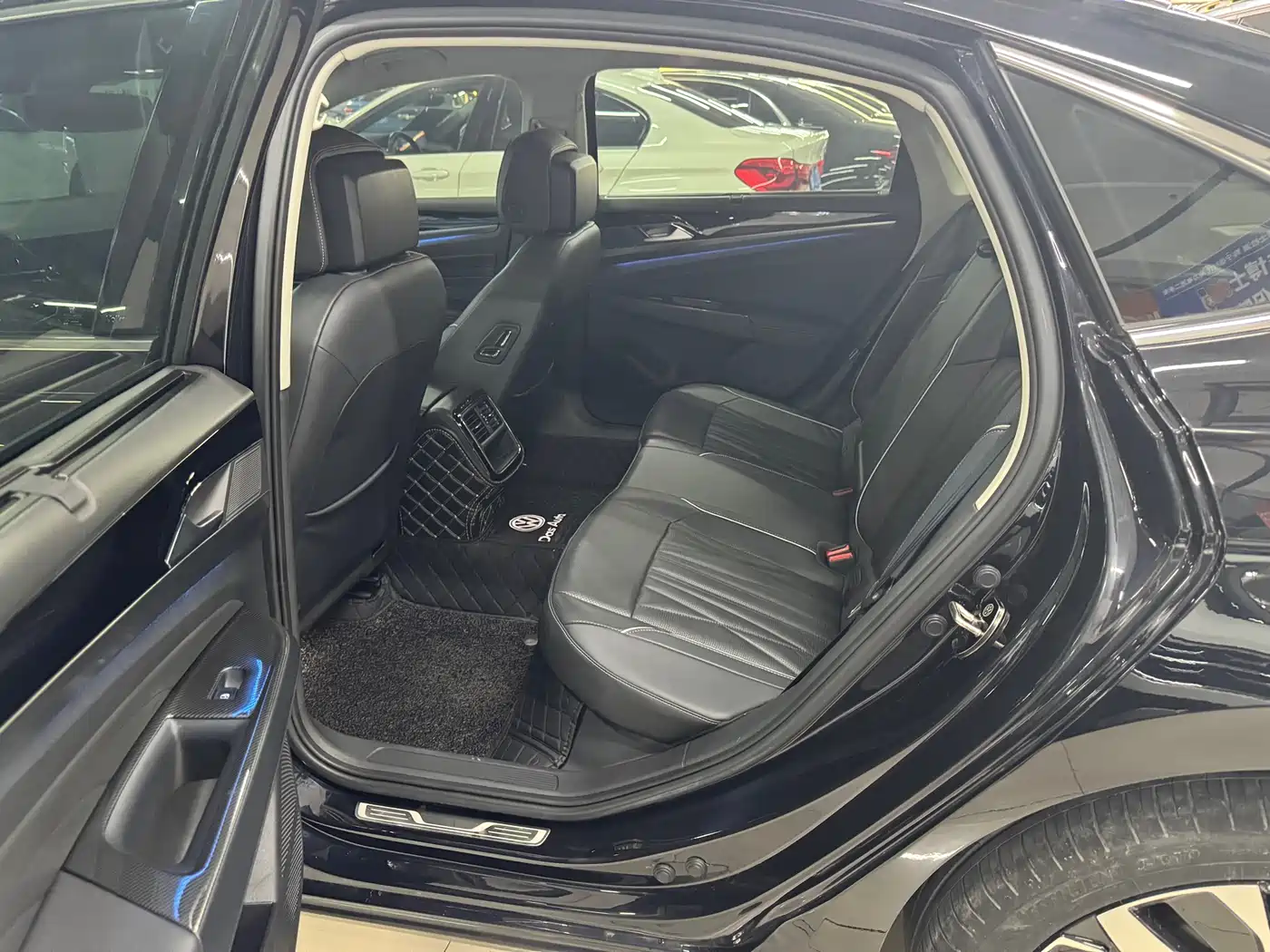 Volkswagen Passat 2022 330TSI Luxury Edition фото 6