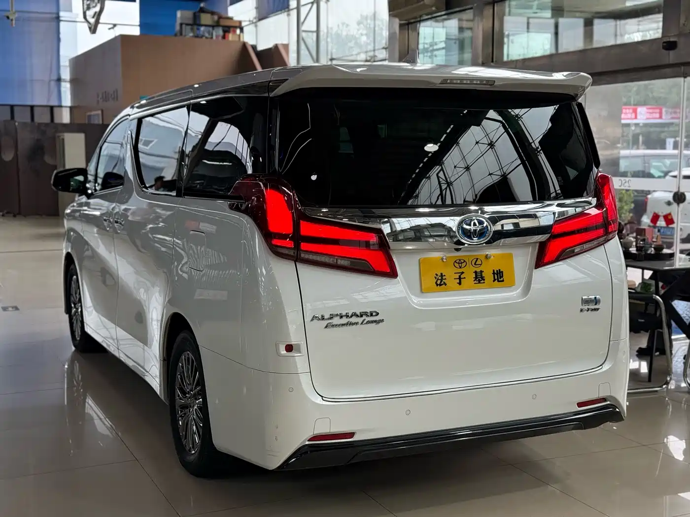 Toyota Alphard 2021 Hybrid 2.5L Premium фото 21