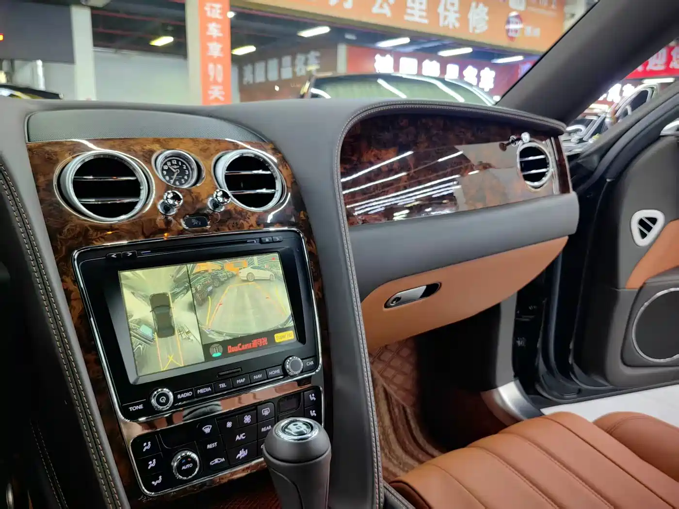 Фото 8 - Bentley Flying Spur