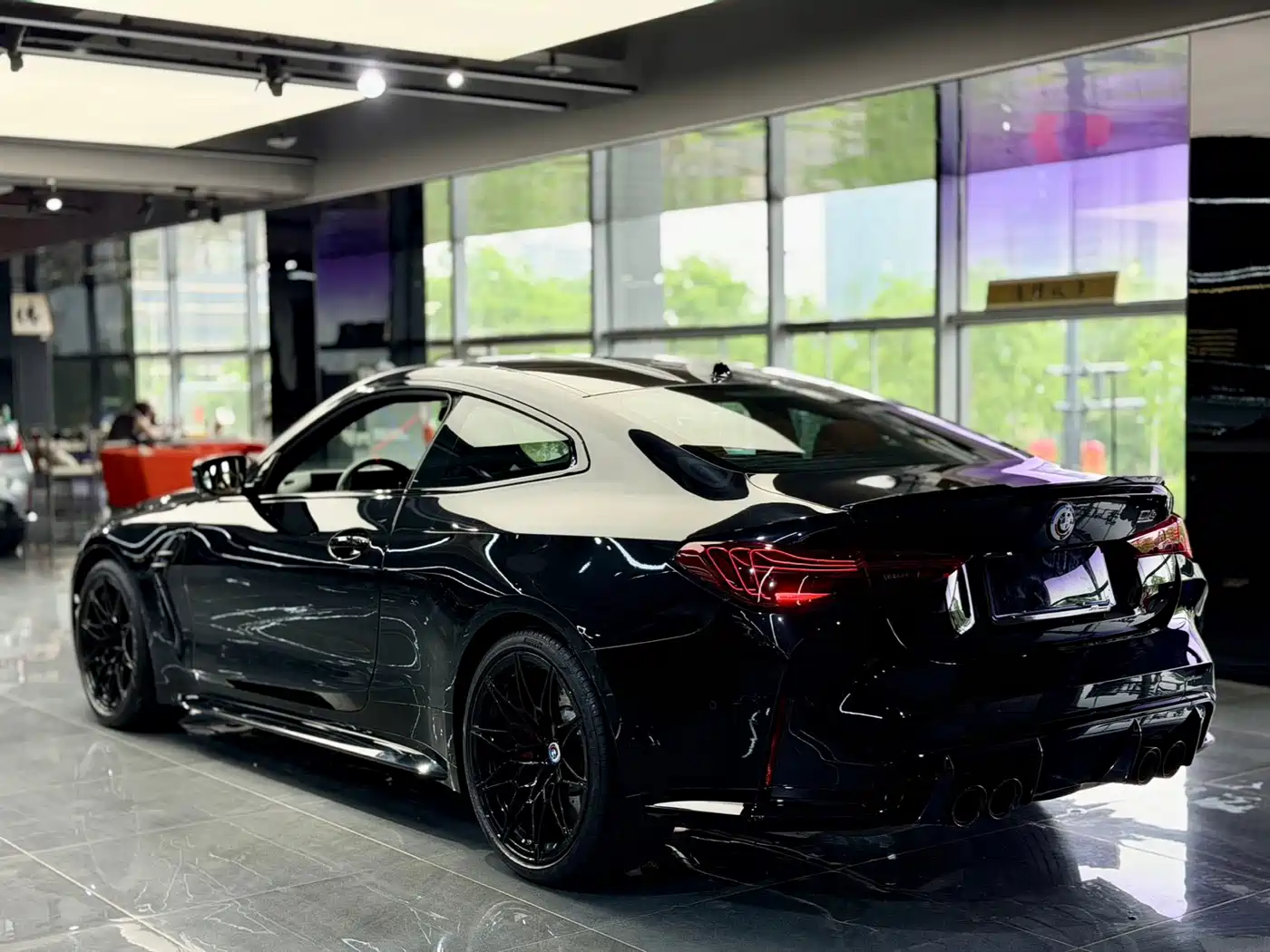 BMW M4 2024 BMW M4 Coupe M xDrive Competition фото 5