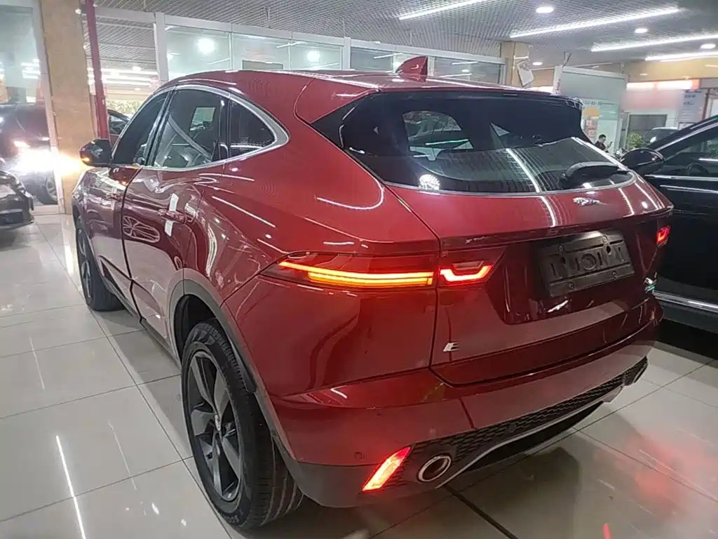 Фото 5 - Jaguar E-PACE