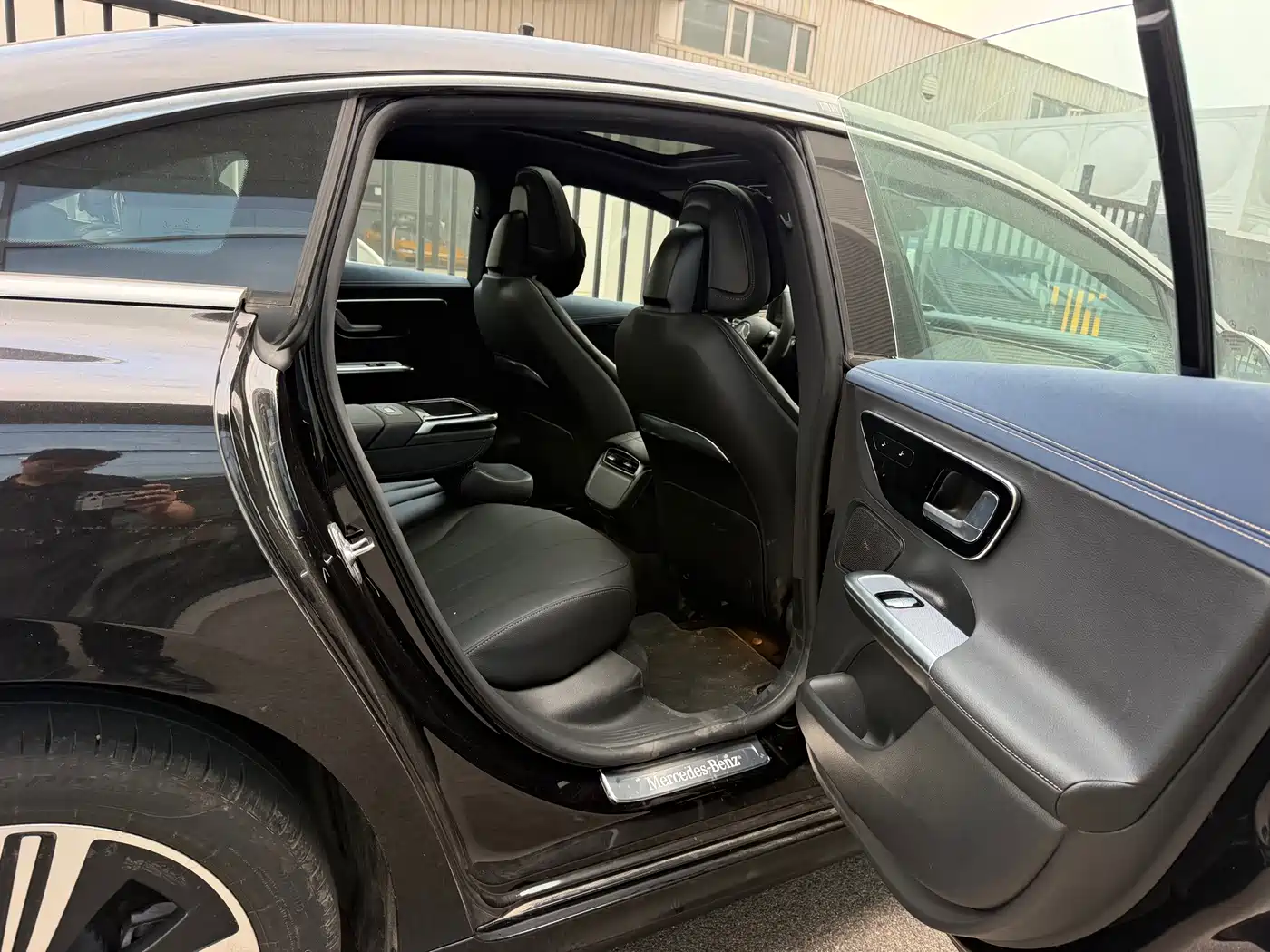 Mercedes-Benz EQE 2024 2025 Model 500 4MATIC Luxury Edition