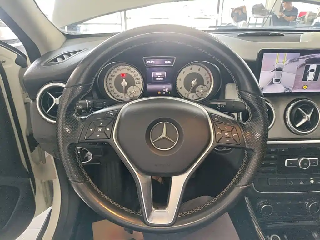 Mercedes-Benz GLA (Import) 2015 2015 GLA 200
