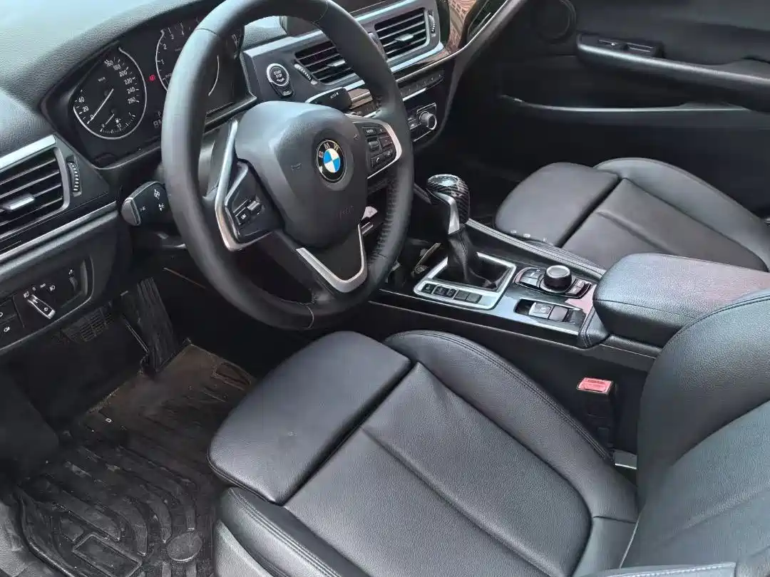BMW 1 Series 2017 118i Sport фото 7