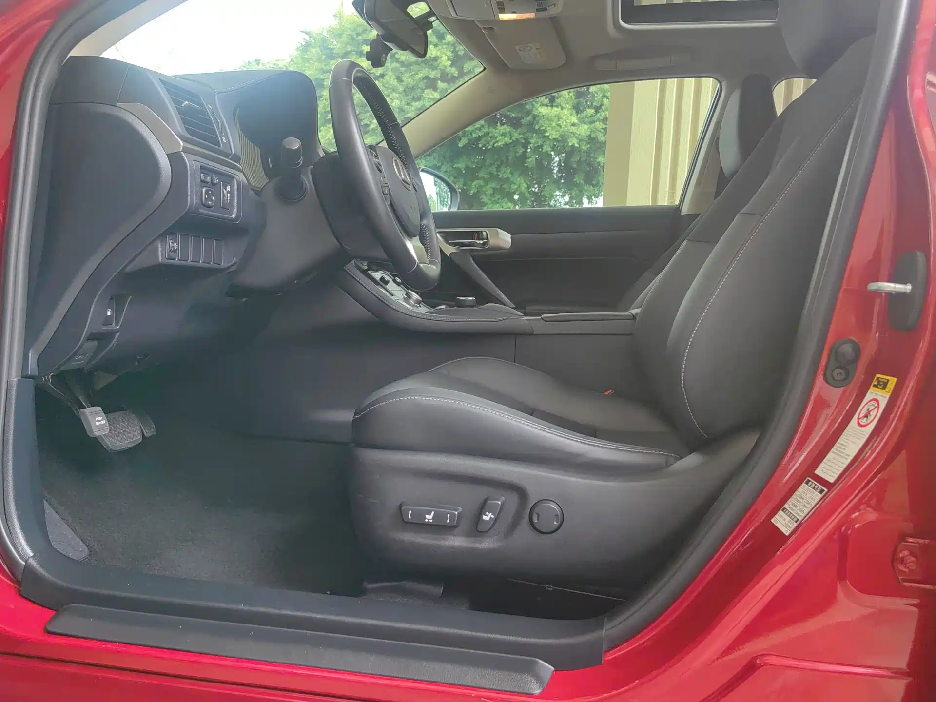 Фото 4 - Lexus CT