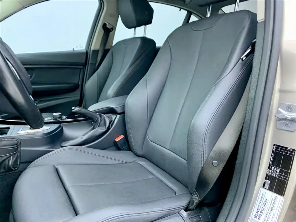 BMW 3 Series 2018 318Li фото 10