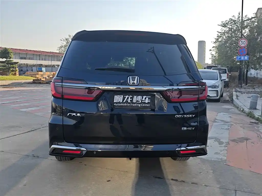 Фото 8 - Honda Odyssey