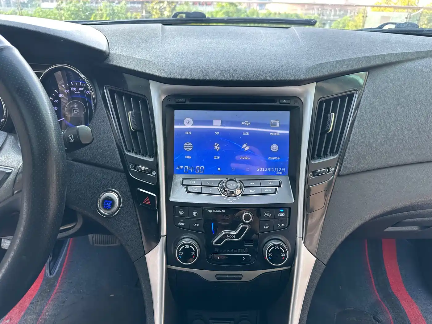 Hyundai Sonata 2014 2.0L Automatic Luxury фото 16