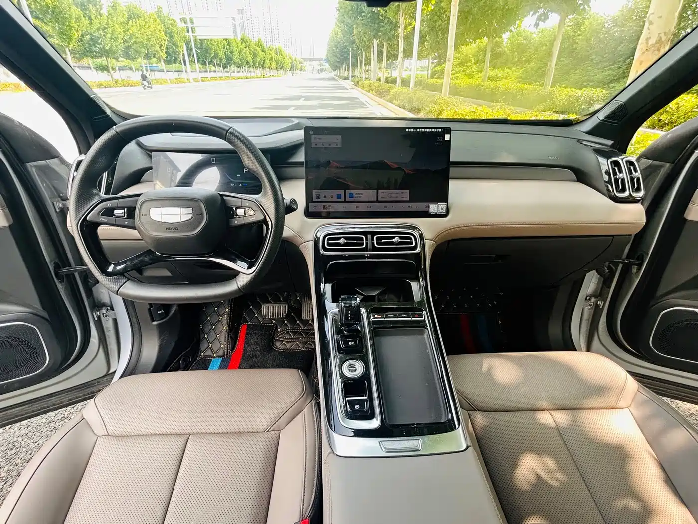 Фото 6 - Geely Boyue L