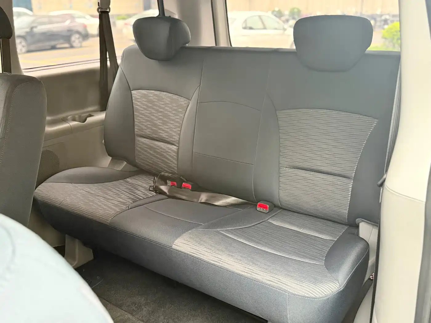Hyundai H-1 Grand Starex 2011 2.4L Comfort Edition фото 14