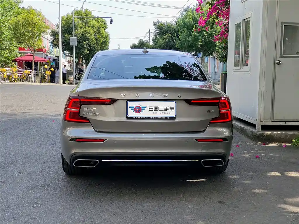 VOLVO S60