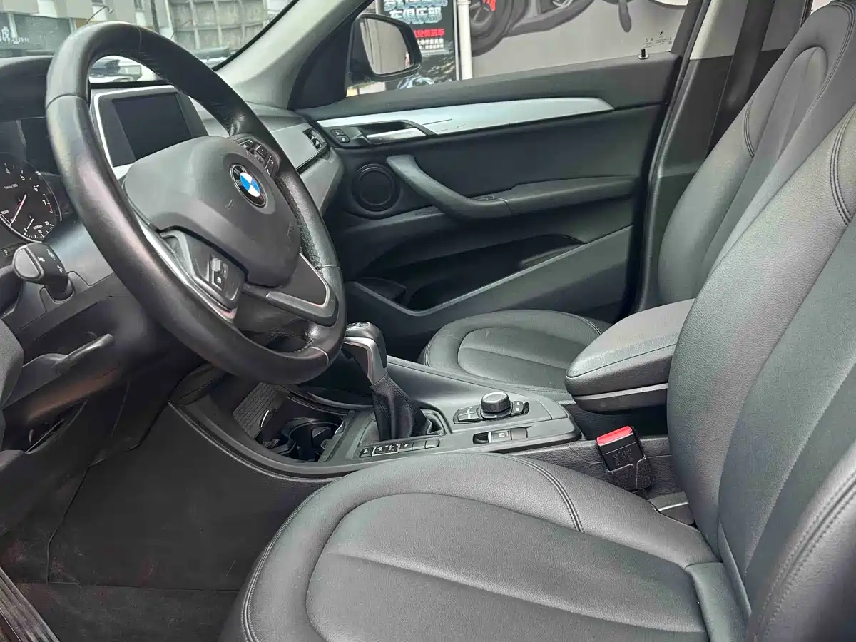 BMW X1 2018 sDrive18Li Premium Model фото 5