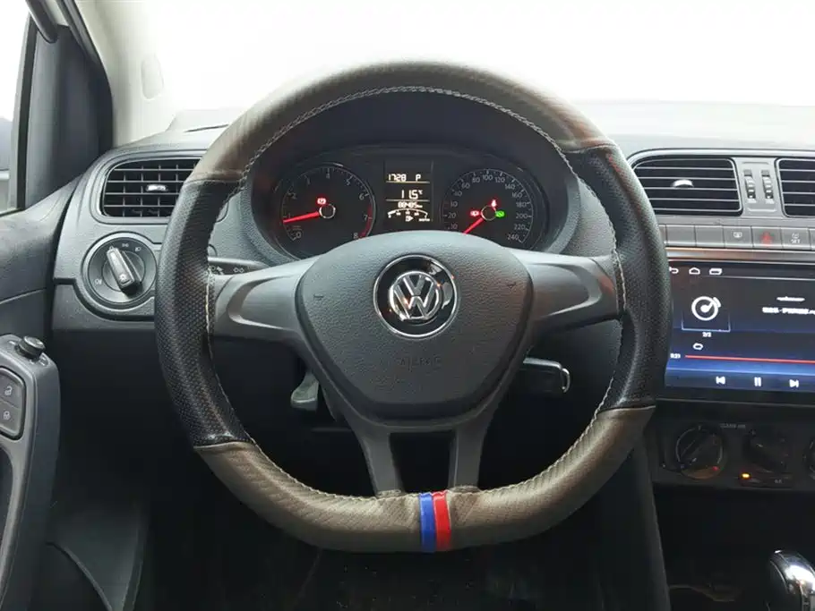 Volkswagen Polo 2018 1.5L Auto Safe Drive фото 15