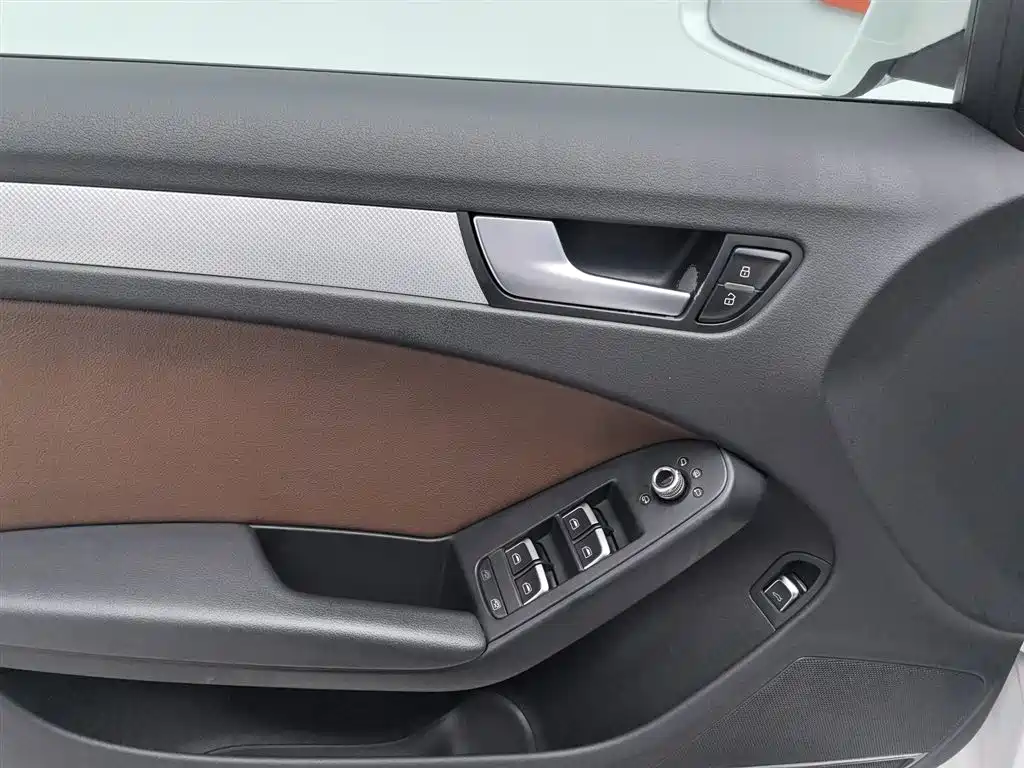 Фото 9 - Audi A4L