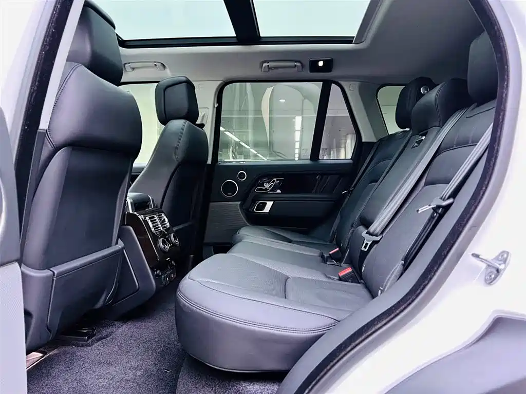 Land Rover Range Rover 2020 3.0 L6 Heritage Edition фото 15