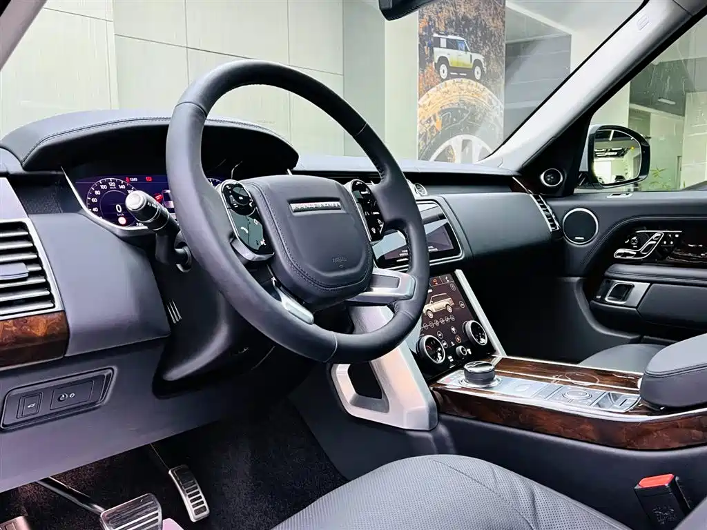 Land Rover Range Rover 2020 3.0 L6 Heritage Edition фото 8