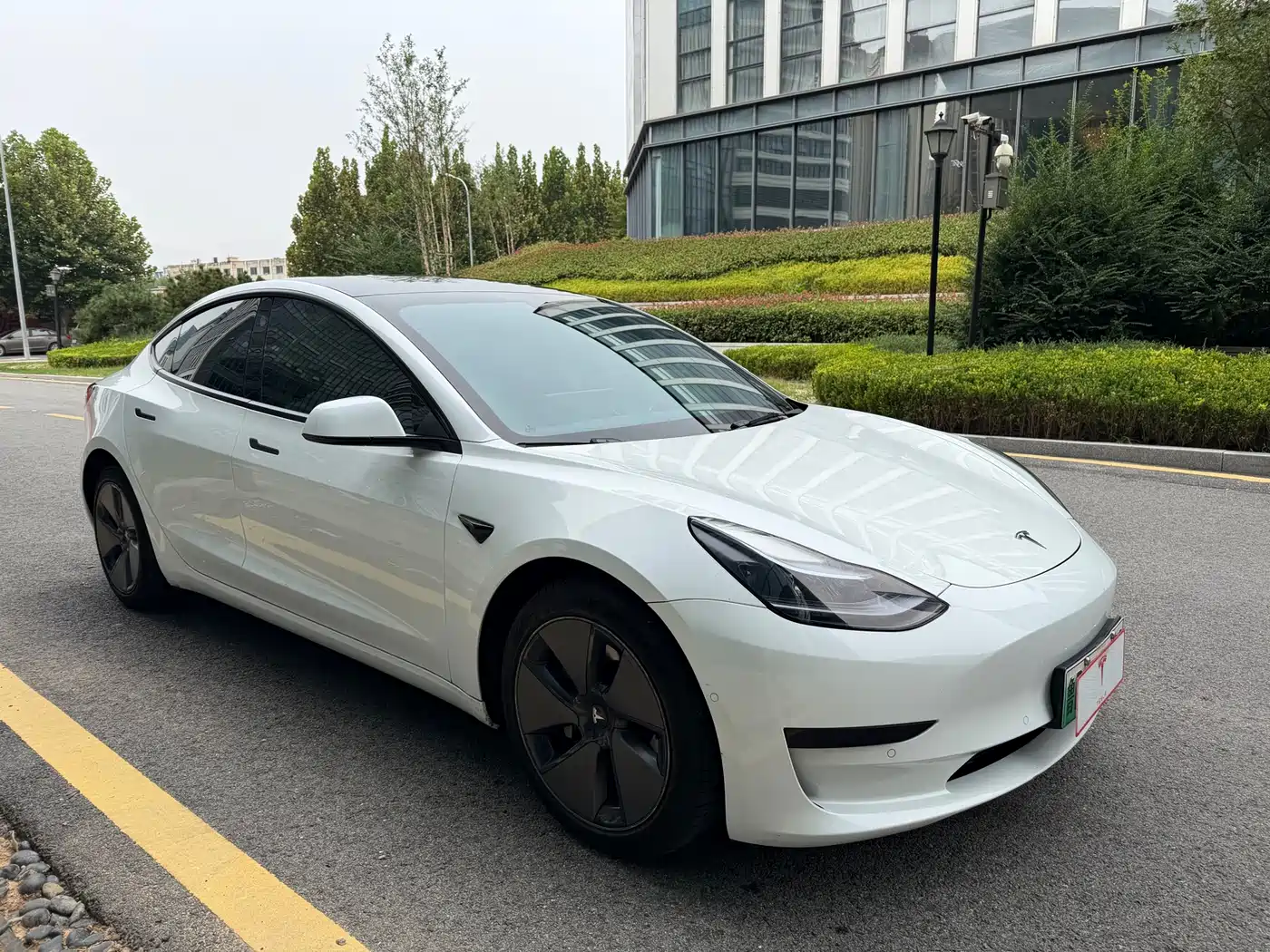 TESLA MODEL 3